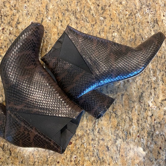 27 Edit Naturalizer Persia Snakeskin Booties - Picture 6 of 9